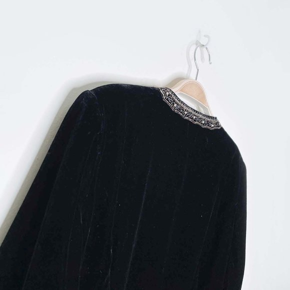 ⚡️SOLD⚡️ 
vintage anne carson gold beaded black velvet tie front jacket - Picture 6 of 7